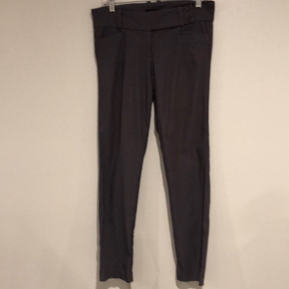 Women’s gray capris stretchy size medium 31 waist Lower cut